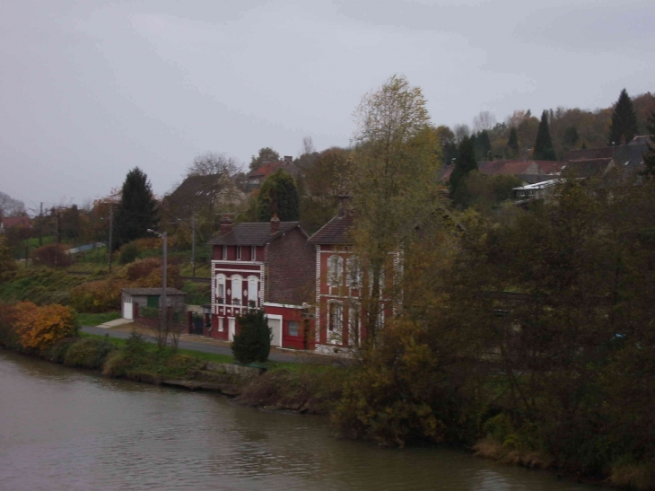 Deux maisons au bord de l'Oise - Janville