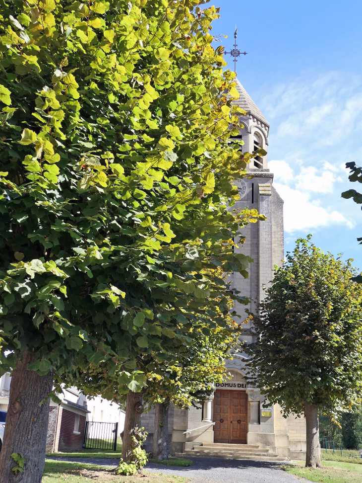 L'entrée de l'église - Laberlière