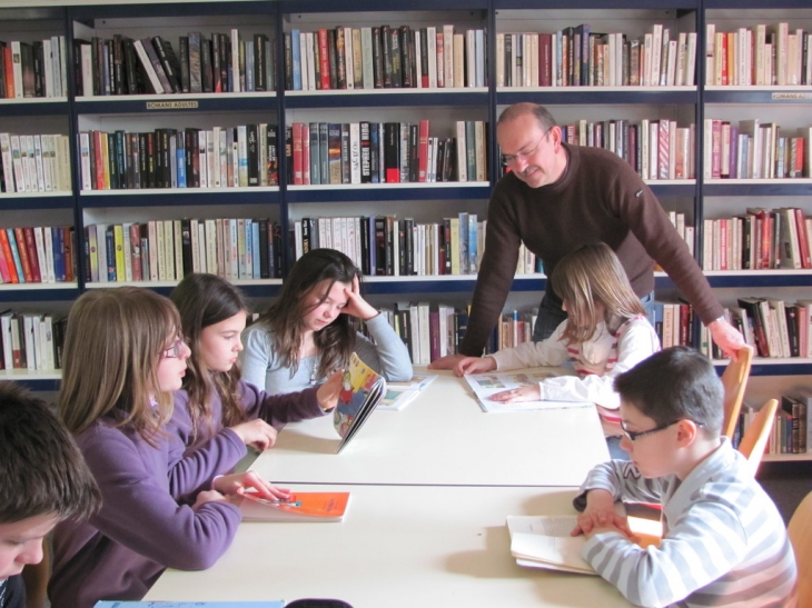 Classe de Mr Telmont Directeur d'école à la Bibliothèque - Le Coudray-Saint-Germer