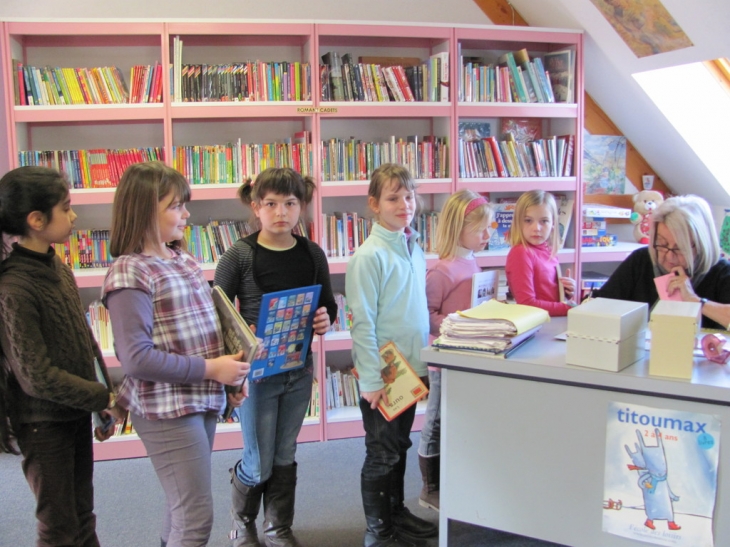 Accueil des élèves à la BIBLIOTHEQUE DU COUDRAY ST GERMER - Le Coudray-Saint-Germer