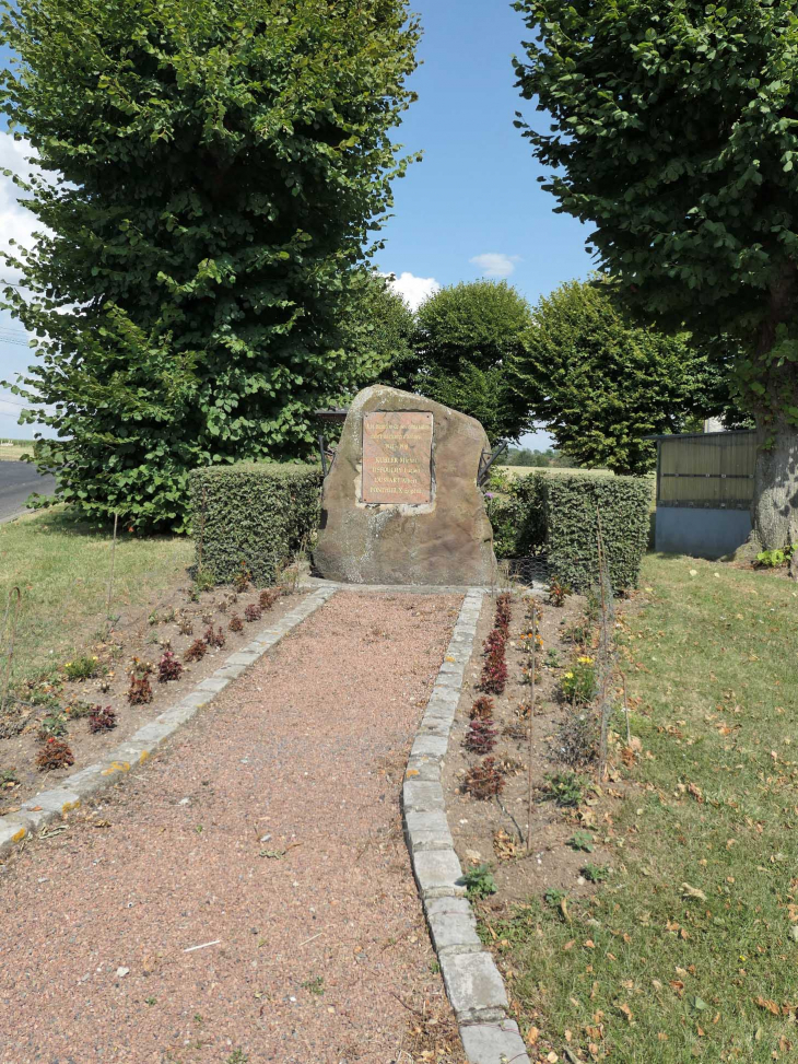 Le monument aux morts - Le Plessis-Patte-d'Oie