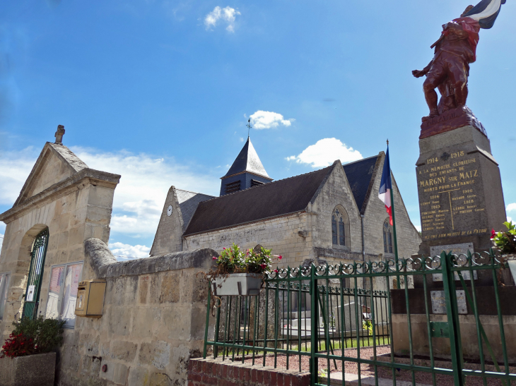 L'église dans le cimetière - Margny-sur-Matz