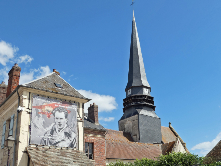 Le clocher de l'église Saint Lucien - Méru