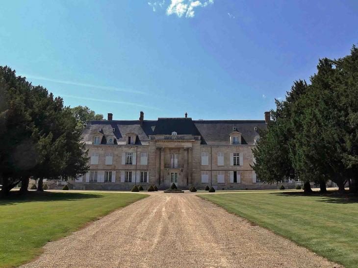 Le château d'Humières - Monchy-Humières