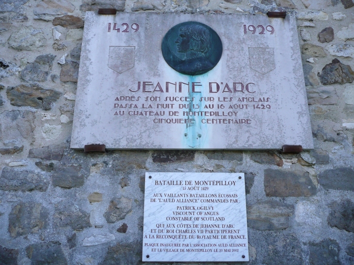 Plaque commémorative du passage de Jeanne d'Arc - Montépilloy