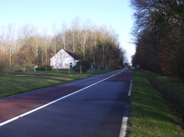 Entrée côté Plessis Brion - Montmacq