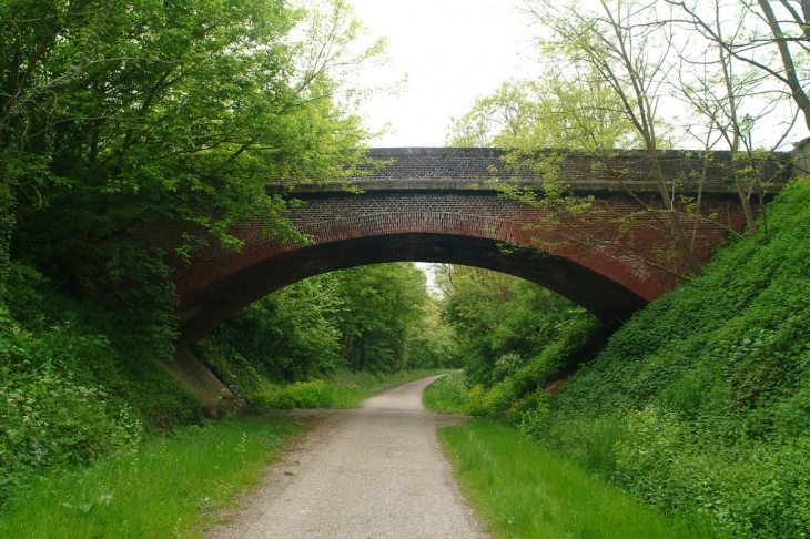 PONT VUE DE LA PISTE CYCLABE - Moyvillers