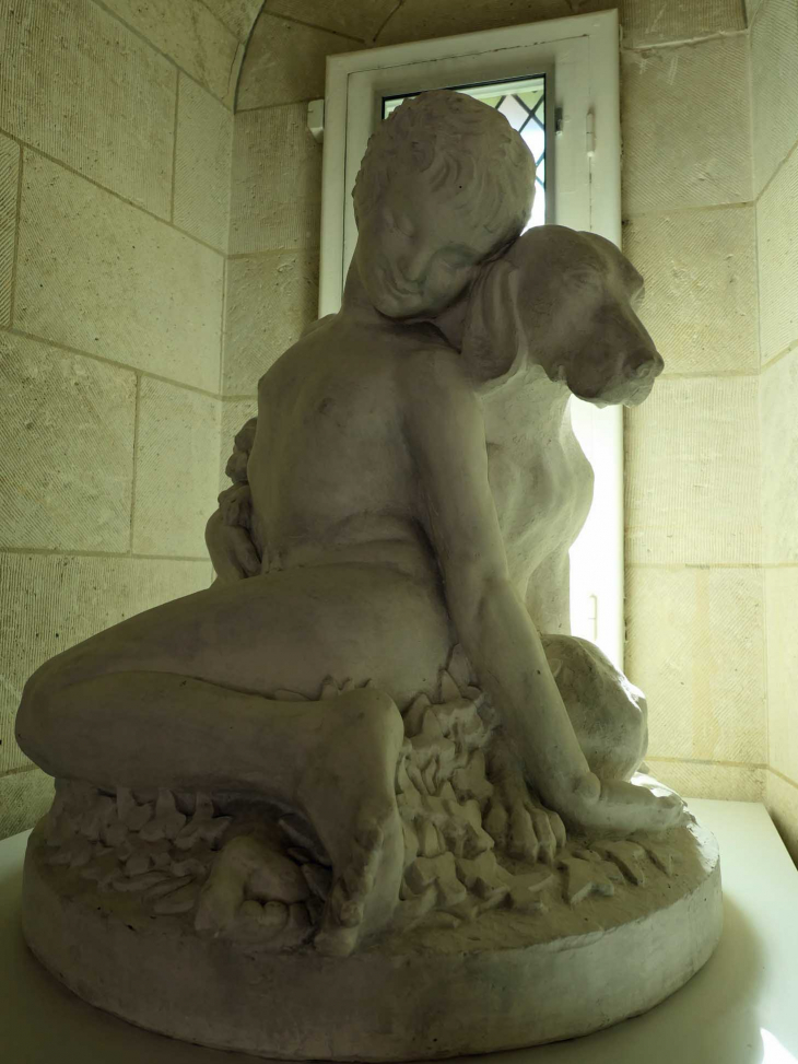 Musée du noyonnais : Emile Pinchon jeune fille et ses chiens