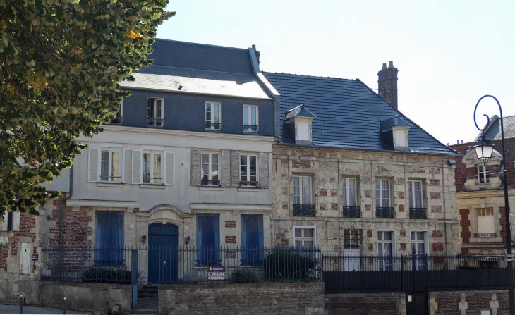 Quarter de la cathédrale : maisons - Noyon