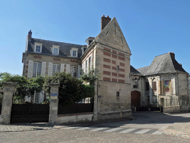 Quartier de la cathédrale : belle demeure - Noyon