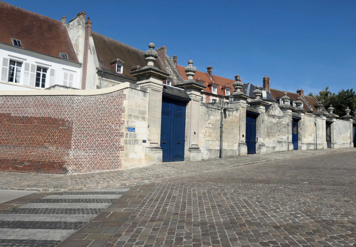 Quartier de la cathédrale : les maisons canoniales - Noyon