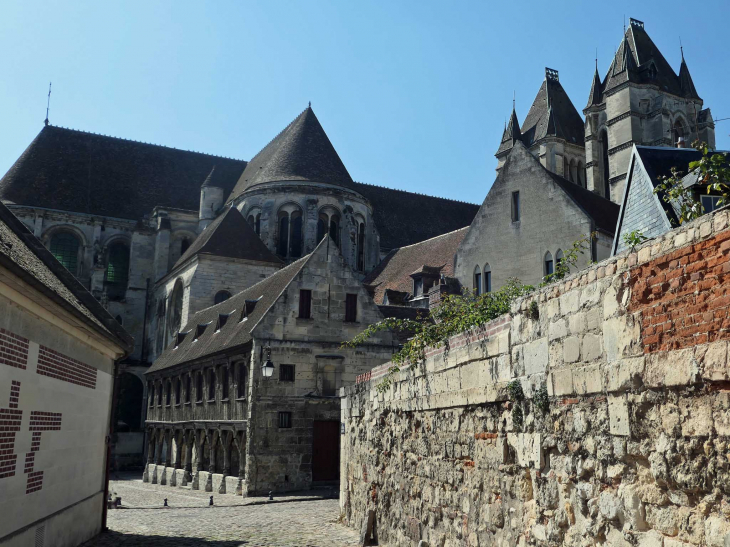 Vers la bibliothèque et la cathédrale - Noyon