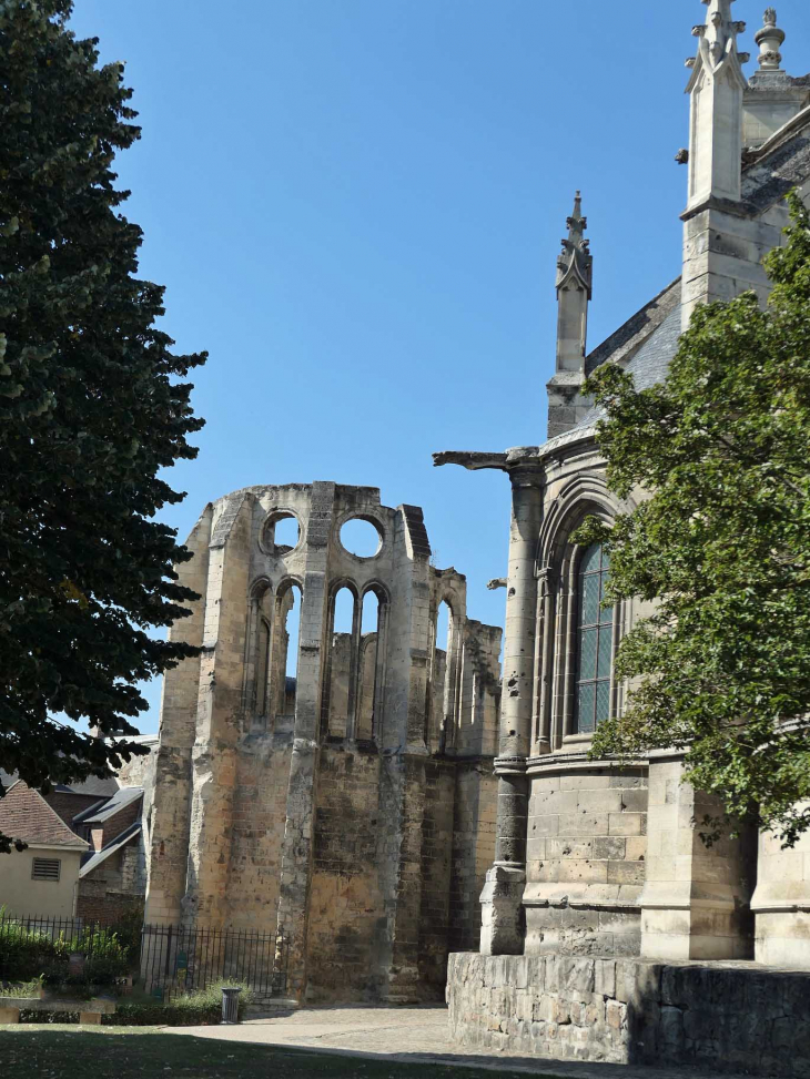 Cathédrale Notre Dame côté Nord et chapelle épiscopale - Noyon