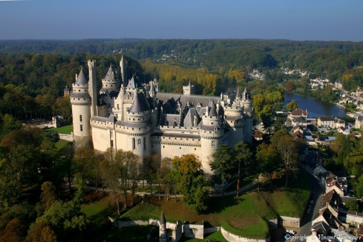 Le château de Pierrefonds vu du ciel