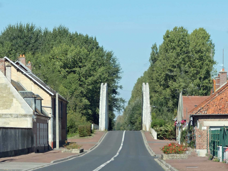 Le pont sur l'Oise - Pontoise-lès-Noyon