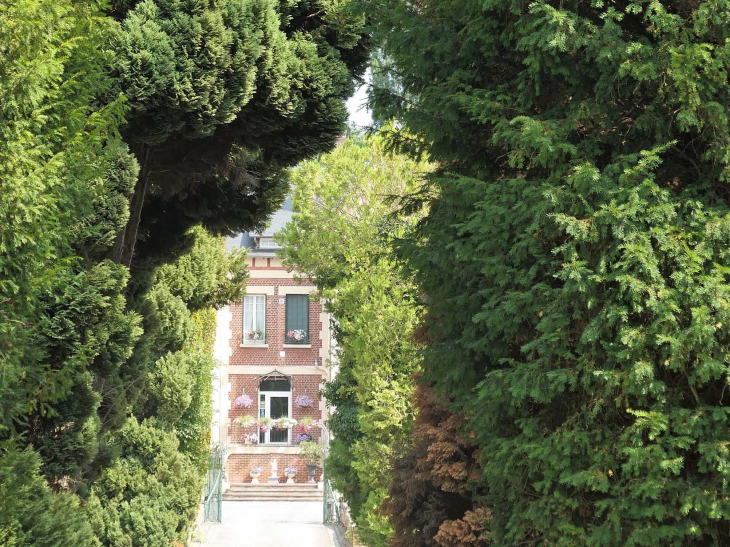 Le château dans son parc - Quesmy