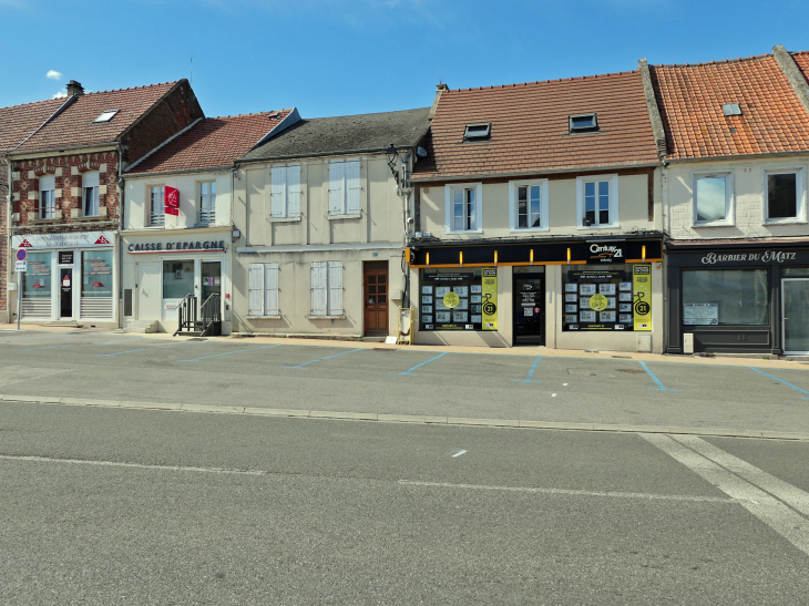 Maisons en face de l'église - Ressons-sur-Matz