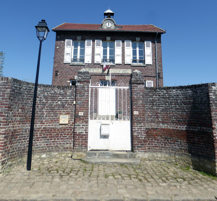 L'entrée de la mairie - Rosières