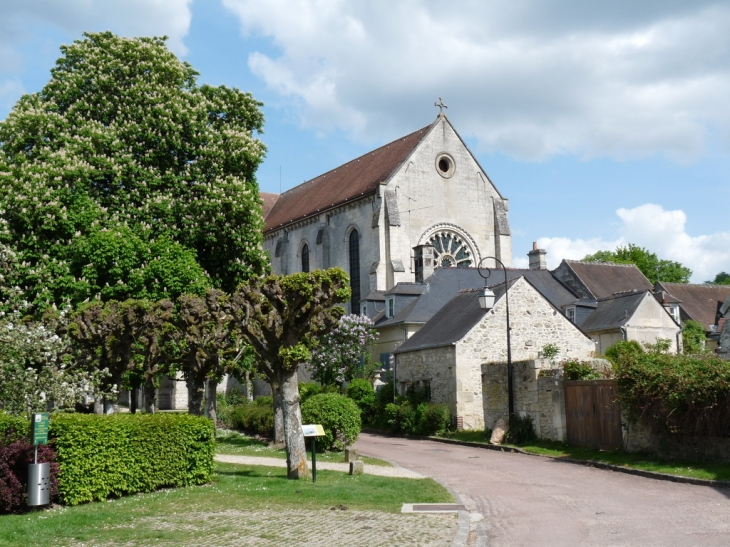 Vers l'église (XIII° S.) - Saint-Jean-aux-Bois