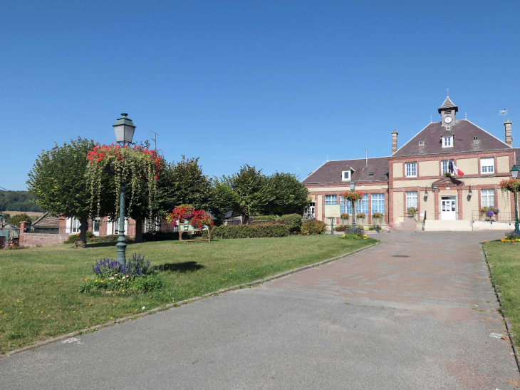 La place de la mairie - Salency