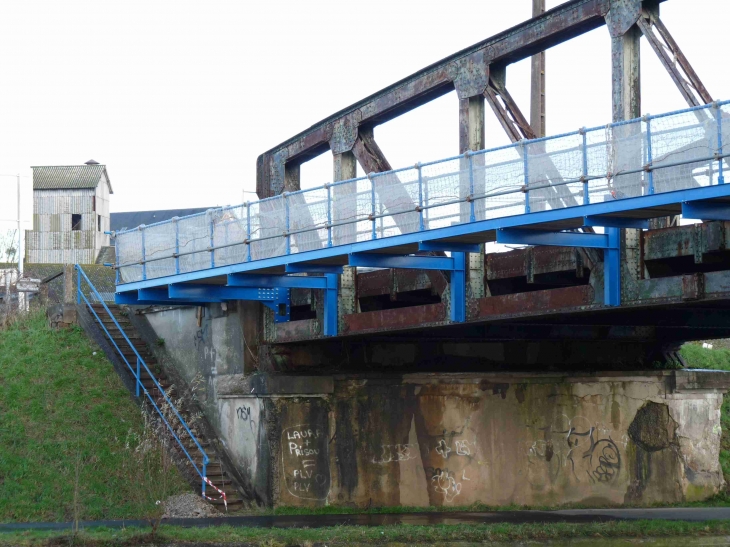 Installation de la passerelle - Sempigny