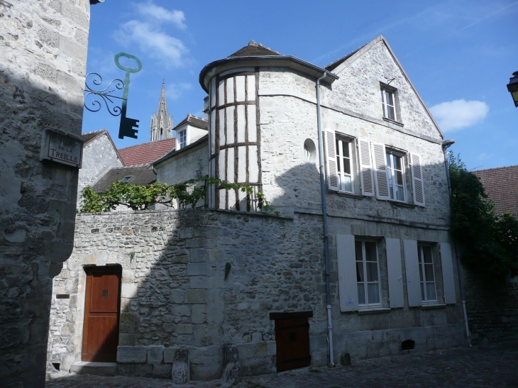  - Senlis