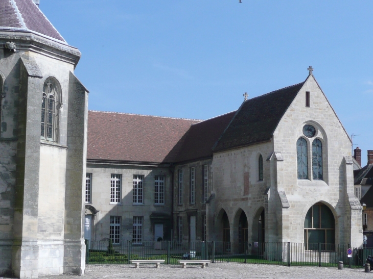 Palais-episcopal - Senlis