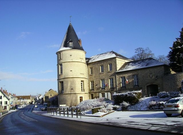 Trie-Château (mairie)
