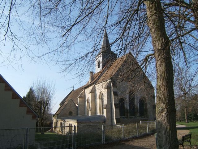 L'Eglise vue du parc - Trie-Château