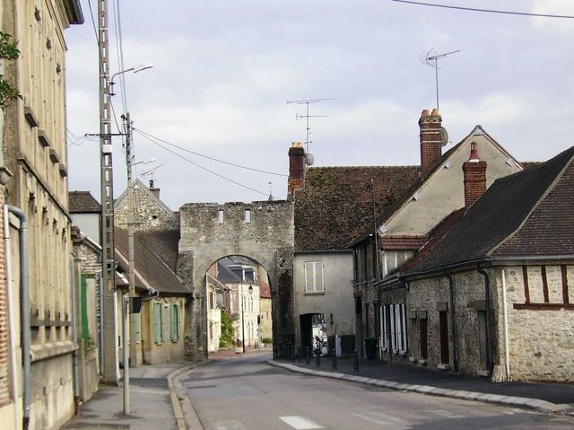 Le porche, rue de Gisors - Trie-Château