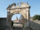 Entrée du parc, rue de Trie la ville