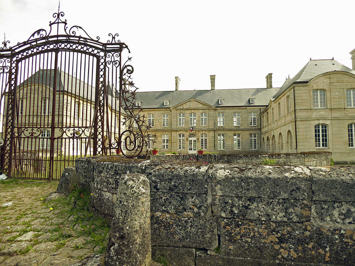 Le château - Villers-sous-Saint-Leu