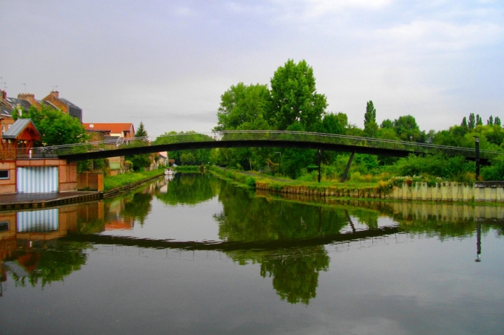 Pont reliant le parc St Pierre au quartier de St Leu Amiens