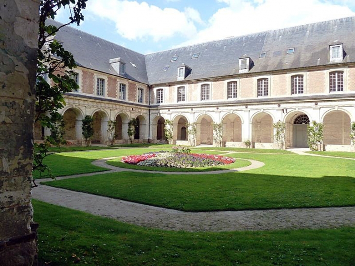 Abbaye de Valloires : le cloître - Argoules