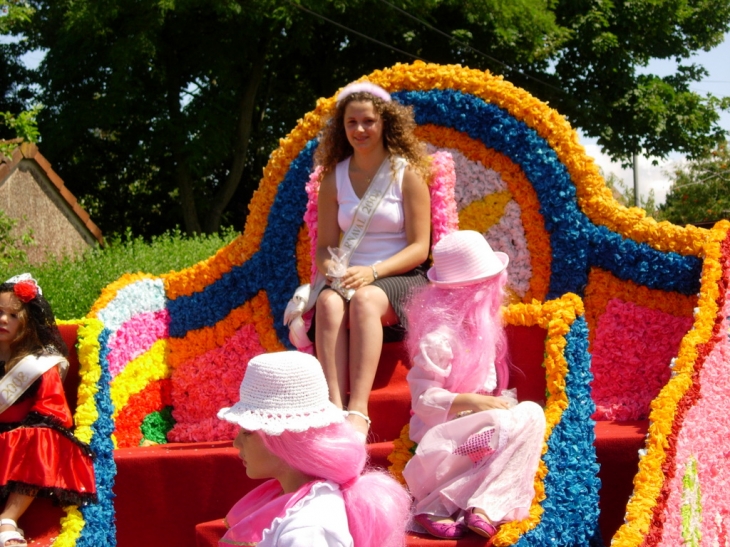 Miss Carnaval sur son char - Ault