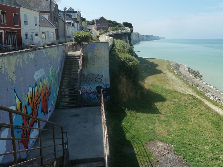 Les escaliers menant au bord de mer - Ault