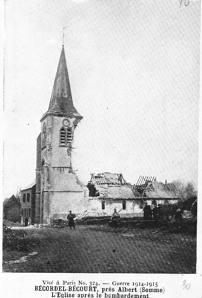 L'église après le bombardement, vers 1916 (carte postale ancienne). - Bécordel-Bécourt