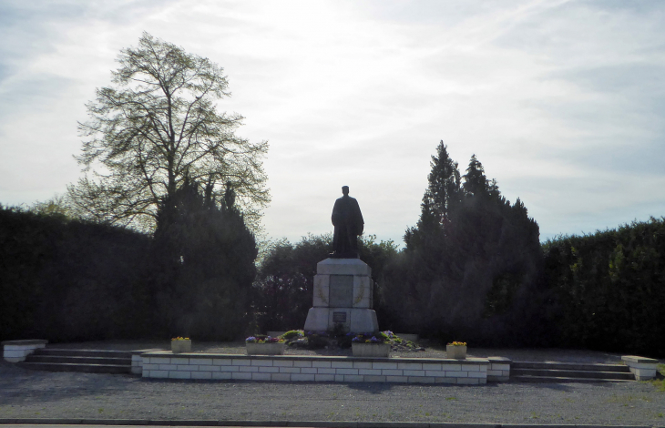 Le monument du Maréchal Foch - Bouchavesnes-Bergen