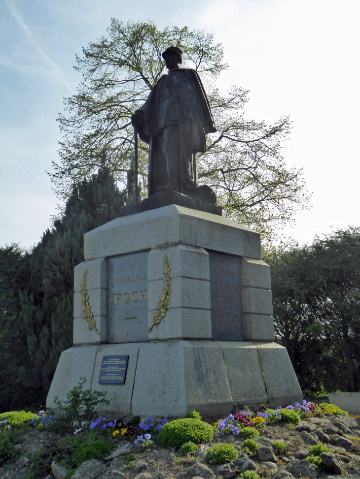 La statue du maréchal Foch - Bouchavesnes-Bergen