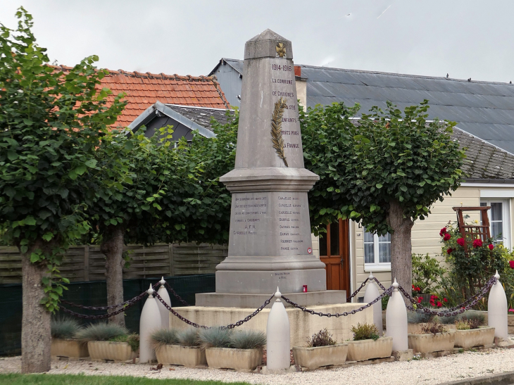 Le monument aux morts - Chuignes