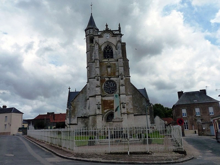 Devant l'église - Crécy-en-Ponthieu