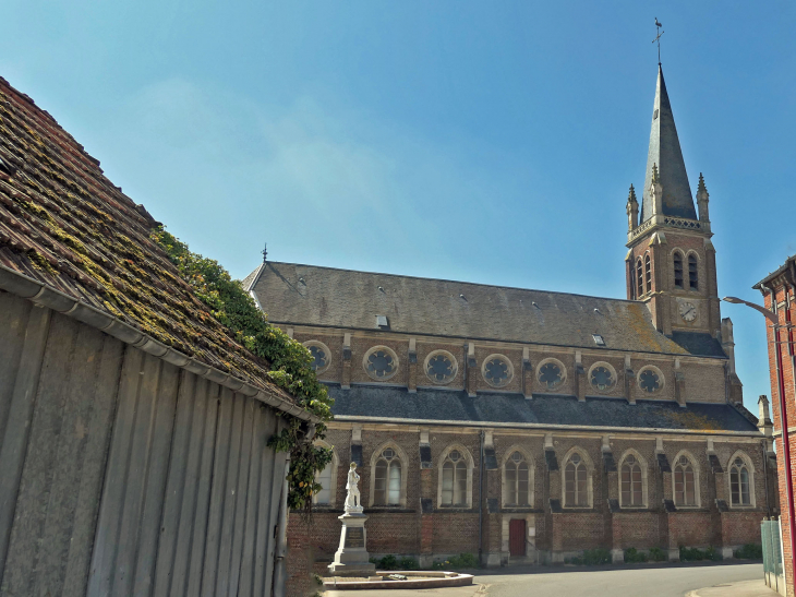 Vers l'église - Étinehem