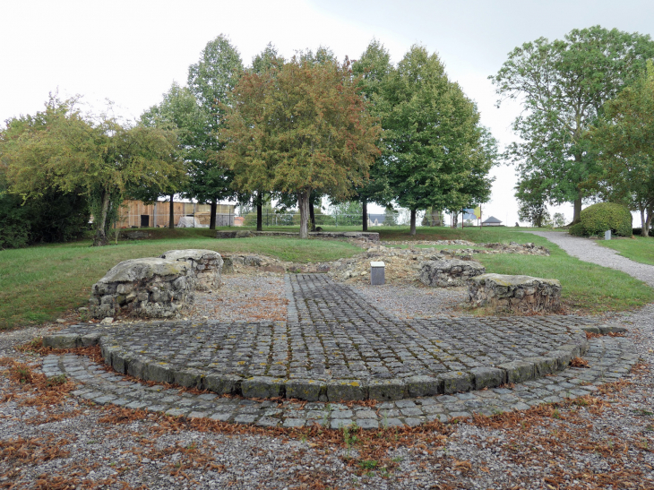 Les ruines du village détruit en 1916 et en 1940 - Fay