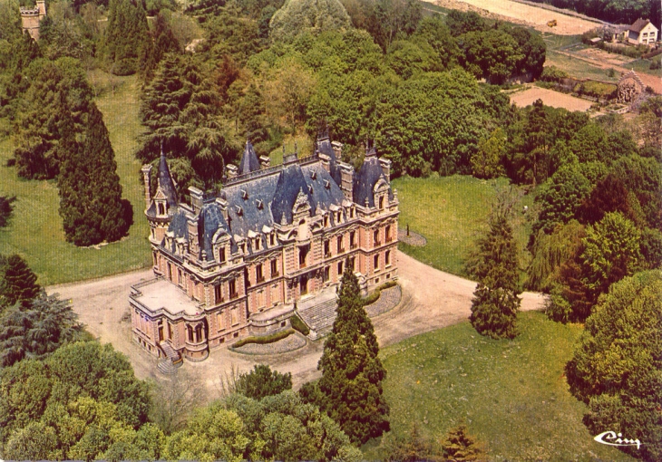 Vue de face aérienne du Château - Flixecourt