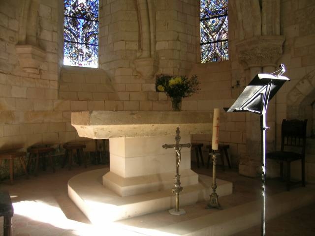 Vue intérieure de l'Abbaye, l'autel - Forest-l'Abbaye