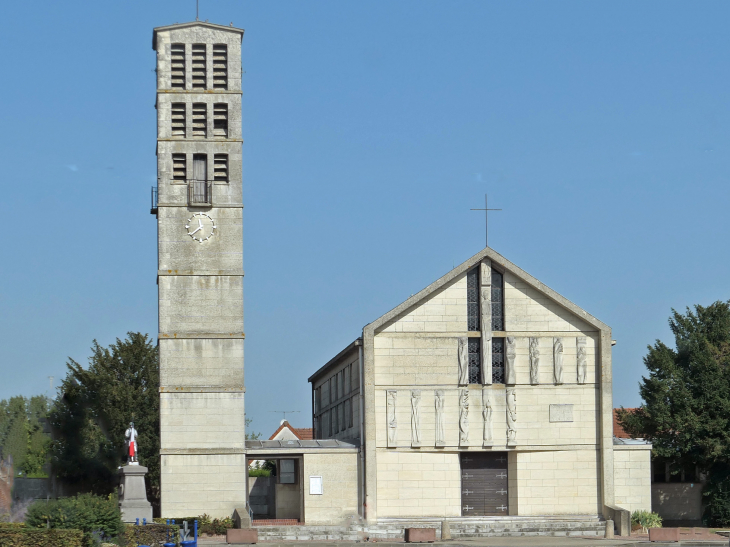 L'église reconstruite en 1950 - Fouilloy