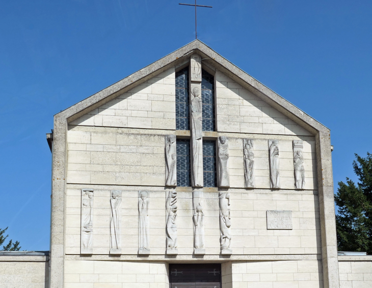 Les statues de la façade de l'église - Fouilloy