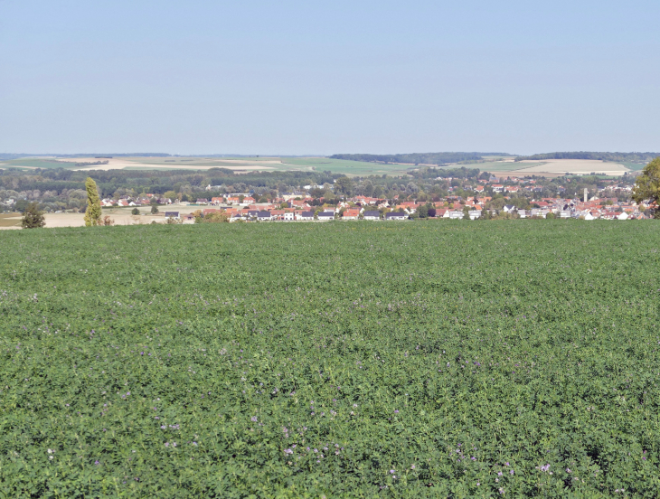 Le village vu du mémorial australien de Villers Bretonneux - Fouilloy