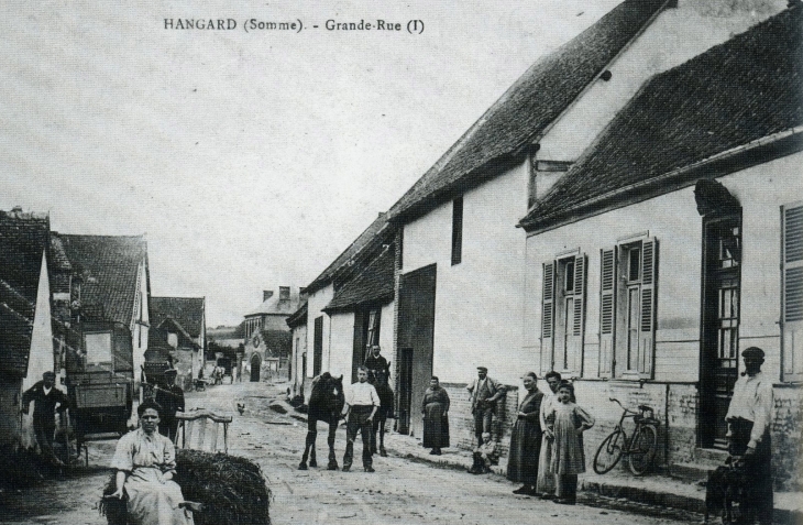 Vers 1911, la Grande-Rue (carte postale anciene) - Hangard