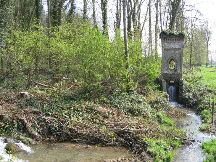 Fontaine de Bichecourt entre Hangest et Soues - Hangest-sur-Somme